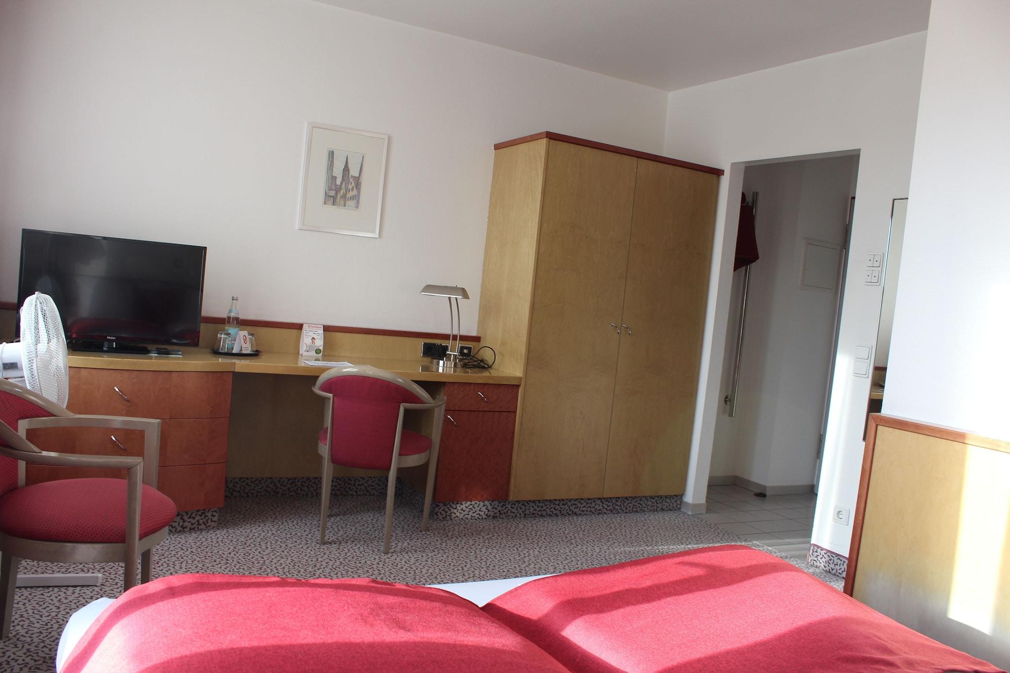 Leomar Hotel Улм Екстериор снимка
