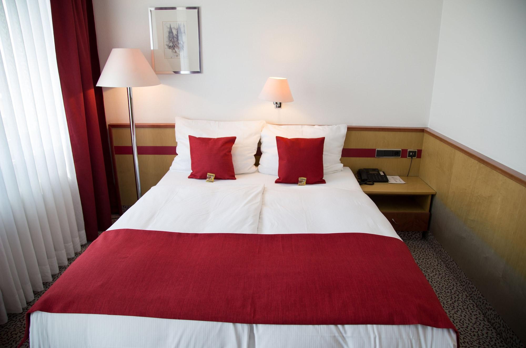 Leomar Hotel Улм Екстериор снимка