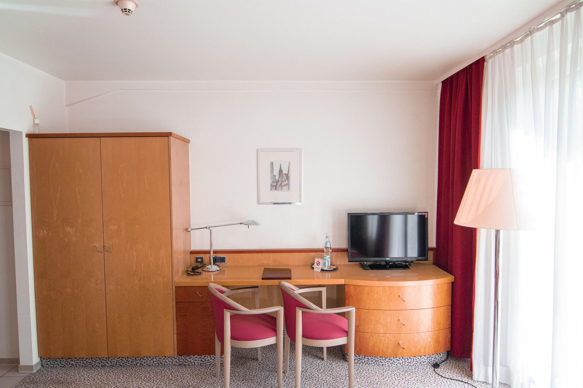 Leomar Hotel Улм Екстериор снимка