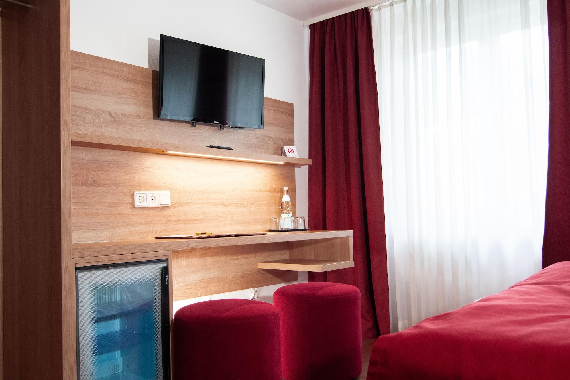 Leomar Hotel Улм Екстериор снимка