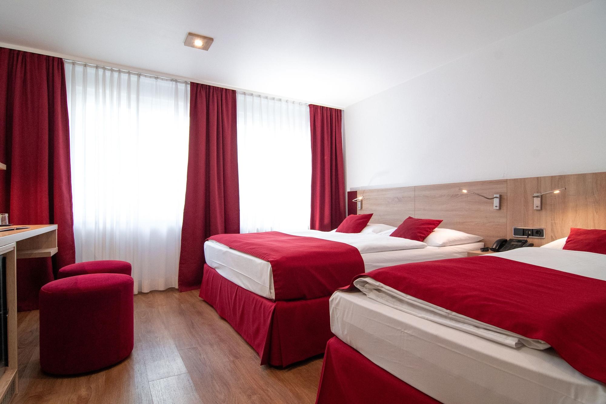 Leomar Hotel Улм Екстериор снимка