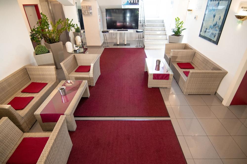 Leomar Hotel Улм Екстериор снимка