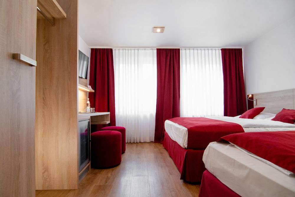 Leomar Hotel Улм Екстериор снимка