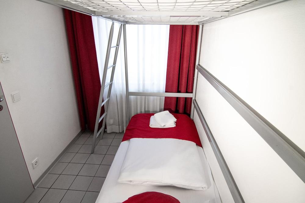 Leomar Hotel Улм Екстериор снимка