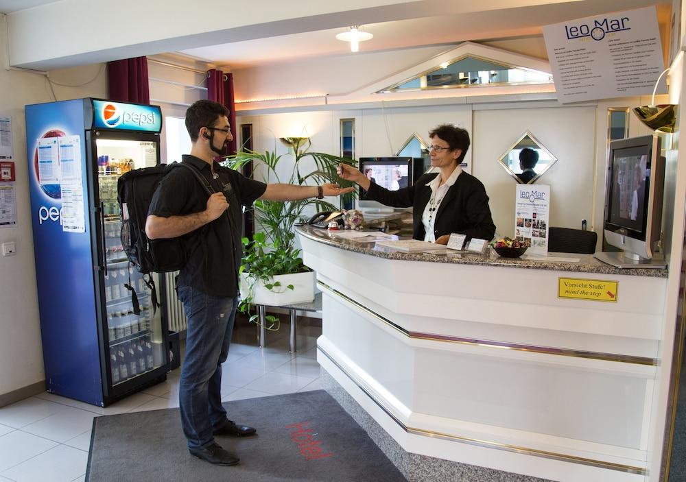 Leomar Hotel Улм Екстериор снимка