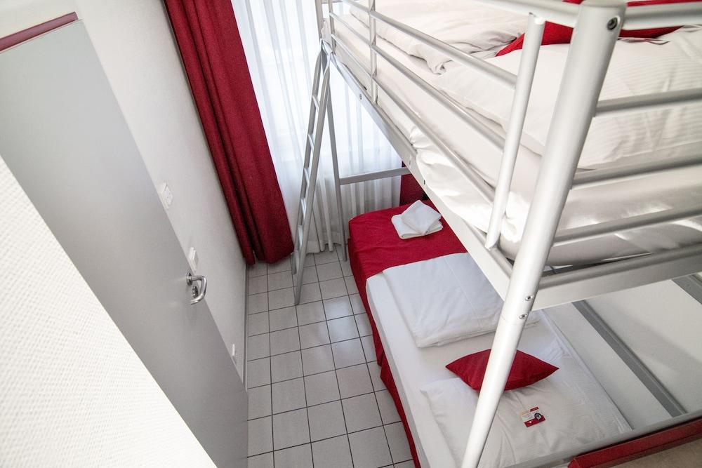Leomar Hotel Улм Екстериор снимка