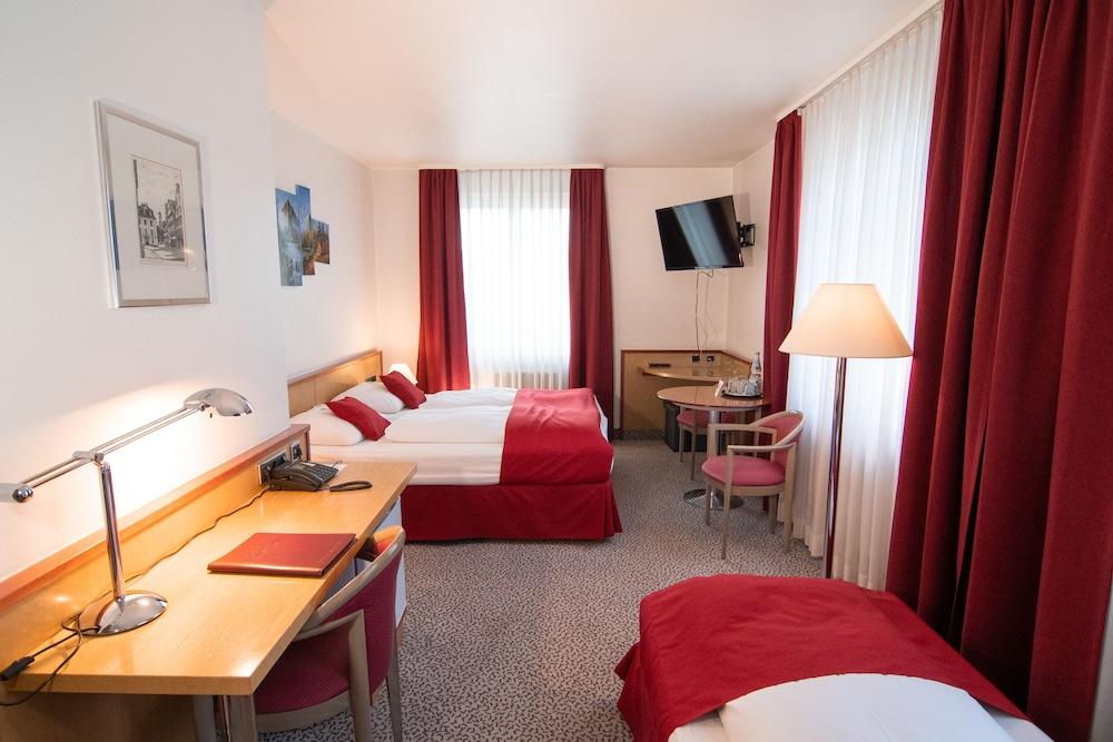 Leomar Hotel Улм Екстериор снимка