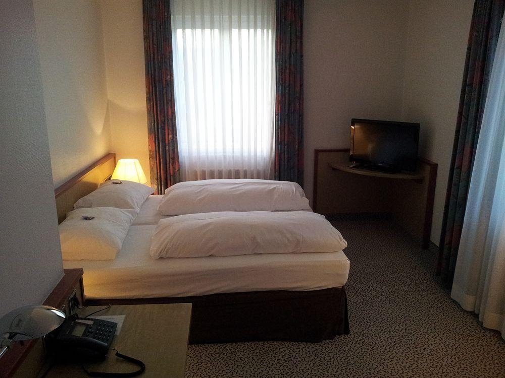 Leomar Hotel Улм Екстериор снимка