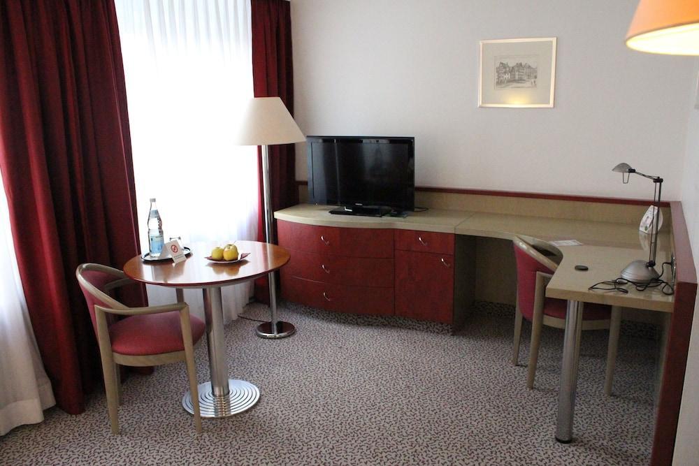 Leomar Hotel Улм Екстериор снимка