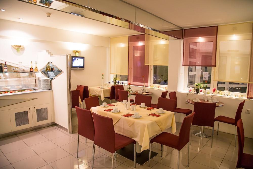 Leomar Hotel Улм Екстериор снимка