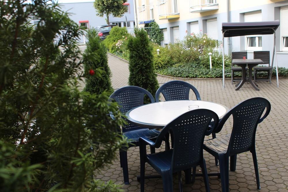 Leomar Hotel Улм Екстериор снимка