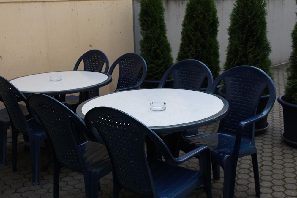 Leomar Hotel Улм Екстериор снимка